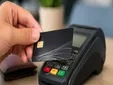 Esta es la tarjeta bancaria que recomienda evitar por su elevado coste, según la OCU