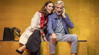 Sentados, los actores María Barranco e Imanol Arias.