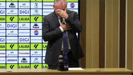 Manuel Vizcaíno ha roto a llorar al finalizar su comparecencia. Foto Cádiz CF.