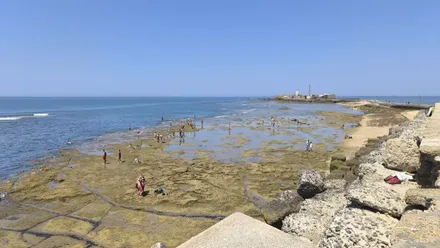 Espectacular imagen de La Laja, junto a la Caleta en Cádiz, en una bajamar. Foto: José Luis Porquicho Prada.