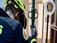 Los bomberos intervienen por el desprendimiento del techo de una vivienda en Cádiz: el edificio tuvo que ser apuntalado