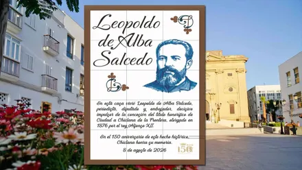 Plaza de Chiclana y sobreimpresionado el azulejo en honor de Leopoldo Alba.