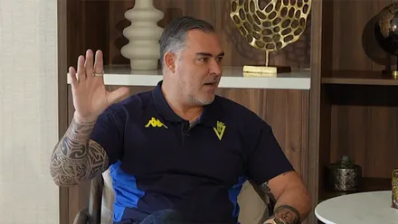 El presidente del Cádiz, Christian Septien, en la entrevista en las redes del club en la que anuncia la ampliación de Cádiz. Foto: Cádiz CF.