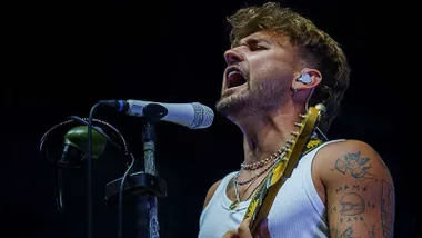 El cantante Dani Fernández en un momento de su actuación.