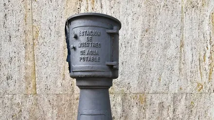 Estación de muestre de la calidad del agua que se suministra en Cádiz. Foto: Eulogio García.