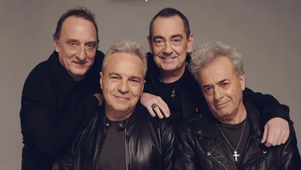 Los cuatro integrantes del grupo "Hombres G", vestidos de negro.