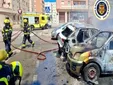Un coche sale ardiendo en plena calle en San Fernando y las llamas alcanzan a otros dos vehículos