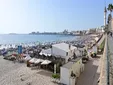 La Policía Local de Cádiz desaloja a un grupo de Santa María del Mar y horas después identifica a varios de ellos por causar molestias en una plaza