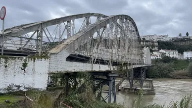 El puente de San Miguel de Arcos afronta sus últimos días: preparan ya su derribo