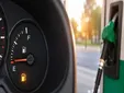 Cuántos kilómetros puedes recorrer cuando se enciende la reserva del coche: el límite que conviene conocer y que indica la OCU