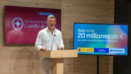José Javier Ruiz Arana ante los medios explicando la inversión de 20 millones de euros en Rota.