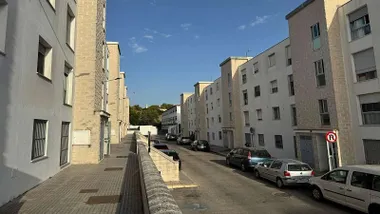 Las fachadas de la barriada de Santa Ana.