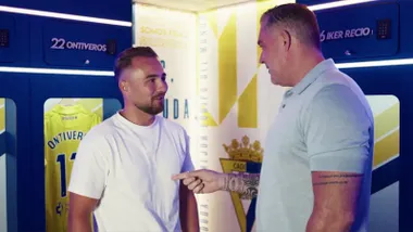 Christian Septien y Javier Ontiveros, durante el anuncio de la continuidad del jugador en el Cádiz CF.