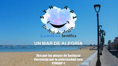 Cartel de Sanlúcar y la Carrera Solidaria "Un Mar de Alegría", se ve el paseo con las farolas y la playa.