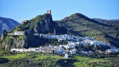 Vista de la localidad de Zahara de la Sierra.