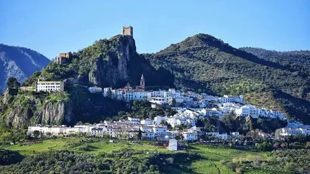 Vista de la localidad de Zahara de la Sierra.
