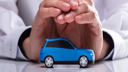 ¿Cuál es el seguro de coche más barato que cumple la ley en 2026?