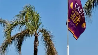 Bandera del Emporio del Orbe que ha lucido durante todos los días de programación en la plaza de Sevilla.
