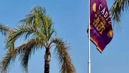 Bandera del Emporio del Orbe que ha lucido durante todos los días de programación en la plaza de Sevilla.