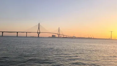 Cádiz ha amanecido con cielos limpios aunque con ambiente más fresco. Foto: José Luis Porquicho Prada.