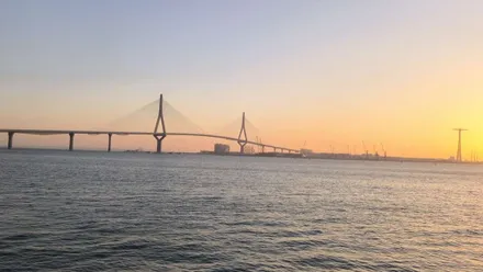 Cádiz ha amanecido con cielos limpios aunque con ambiente más fresco. Foto: José Luis Porquicho Prada.