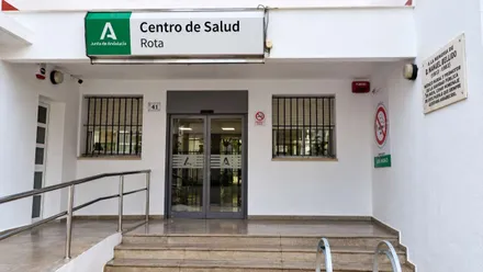Entrada al Centro de Salud de Rota.