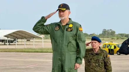Saludo militar del rey Felipe VI en Rota.