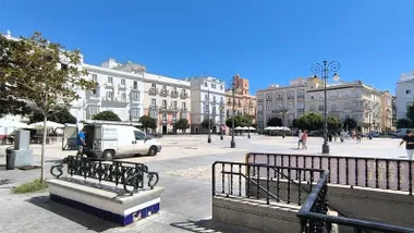 Plaza de San Antonio a primera hora de esta tarde del 23 de septiembre. Foto: José Luis Porquicho Prada.