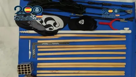 Material que utilizaban los ultras en la reyerta.
