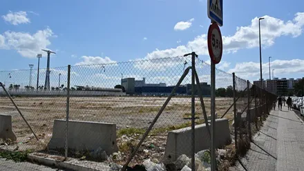 Imagen del estado este fin de semana del solar en el que se construirá el nuevo hospital de Cádiz, antes del anuncio oficial de la Junta. Foto: Eulogio García.