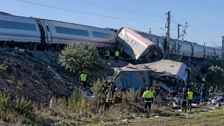 Vagones de tren accidentados en Toledo.