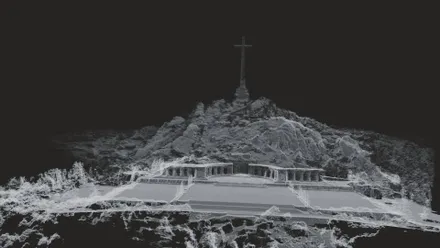 Imagen de ‘Atlas de la desaparición’ en la que aparece una recreación digital del Valle de Cuelgamuros con la gran cruz sobre la montaña.