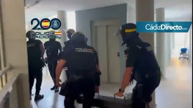 Dos detenidos en una operación contra narcopisos en la calle Barbate de Cádiz