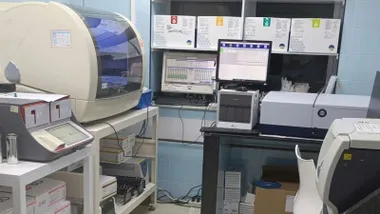 Aparatos y recinto de Microbiología.