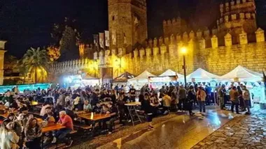 Junto al Castillo la celebración del Oktoberfest en El Puerto.