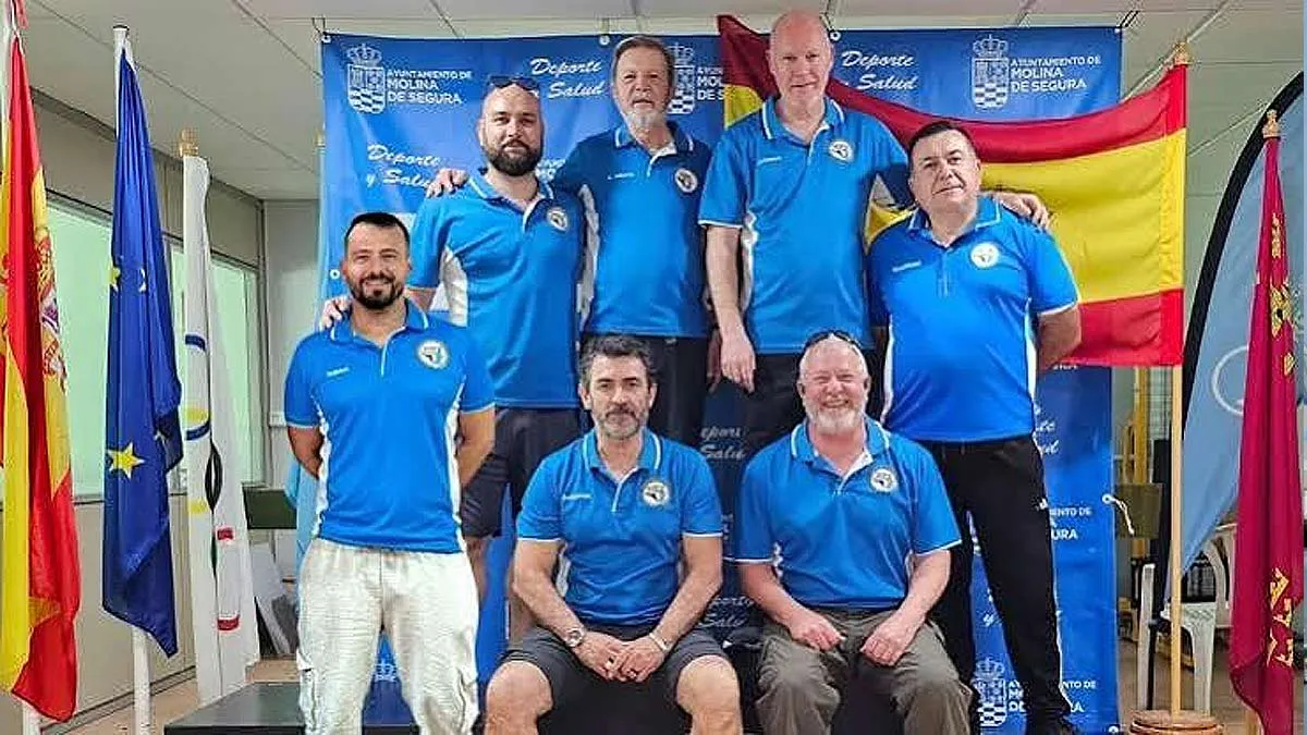 Con polo de color celeste los miembros del Club de Tiro Deportivo Bahía de Cádiz.