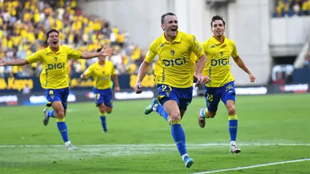 Vladys celebra con rabia su segundo gol consecutivo como titular, el 2-0 que encarriló la primera victoria del Cádiz CF esta temporada.